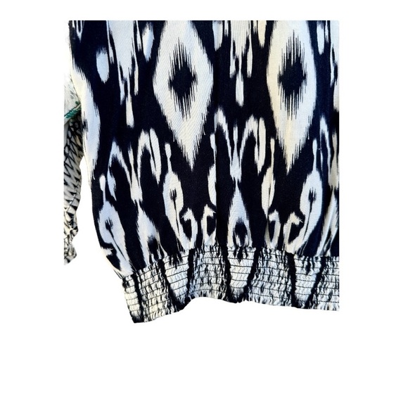 CATO WOMAN, NAVY & WHITE, AZTEC PRINT TOP WITH ROUND NECKLINE. SIZE 18/20W - Picture 4 of 6
